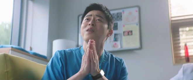 Cười ná thở với Hospital Playlist 2 tập 5: Chúa hề Ik Jun cắm sạc vào lỗ mũi rồi đi kiểu con cua, cuối phim ngọt xỉu không mê không được! - Ảnh 3.