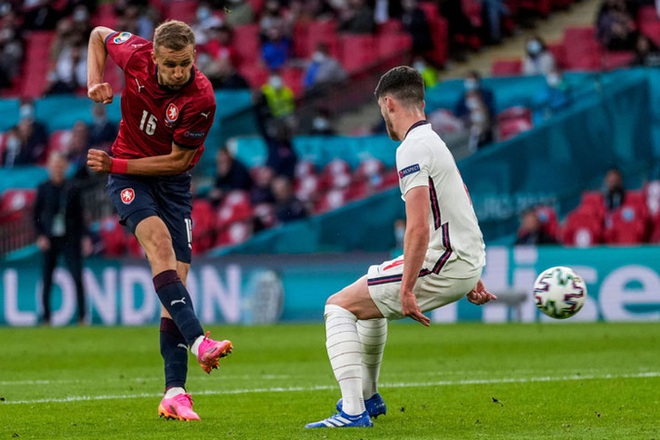 Filip Nguyễn bất ngờ lọt danh sách đề cử Quả bóng vàng, xếp trên cả ngôi sao dự Euro 2020 - Ảnh 1.