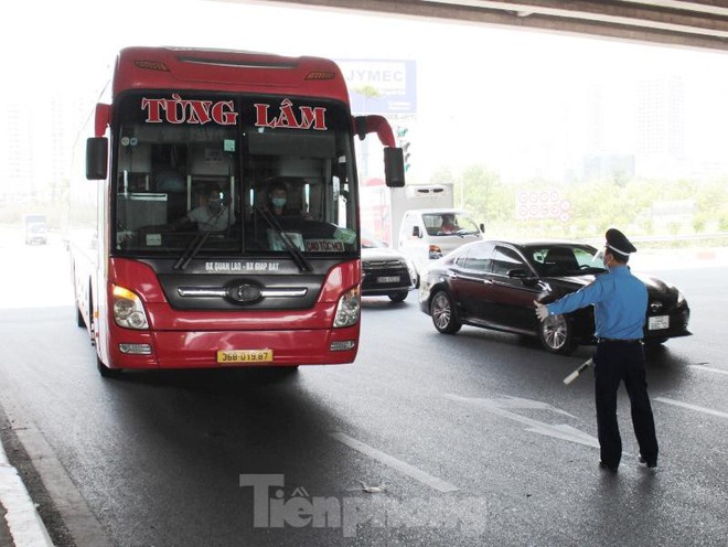 Hà Nội dừng toàn bộ hoạt động vận tải khách đến các tỉnh phía Nam - Ảnh 1.