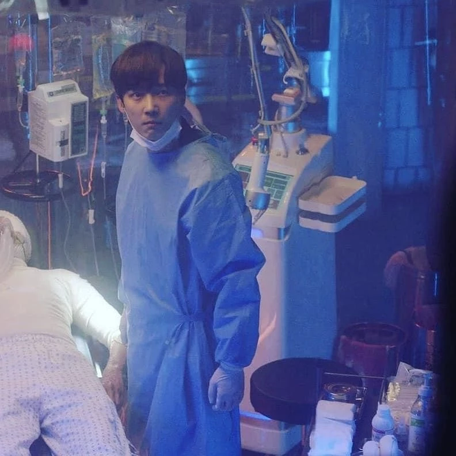 4 soái ca ngành y gây sốt phim Hàn: Vừa đẹp người lại tốt nết thì không ai qua được Đức Phật Hospital Playlist - Ảnh 2.