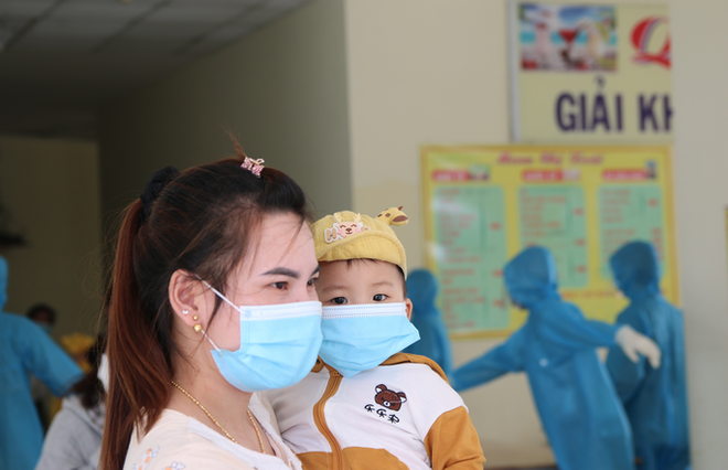 Niềm vui của h&agrave;ng trăm người ho&agrave;n th&agrave;nh c&aacute;ch ly ở TP.HCM - Ảnh 5.