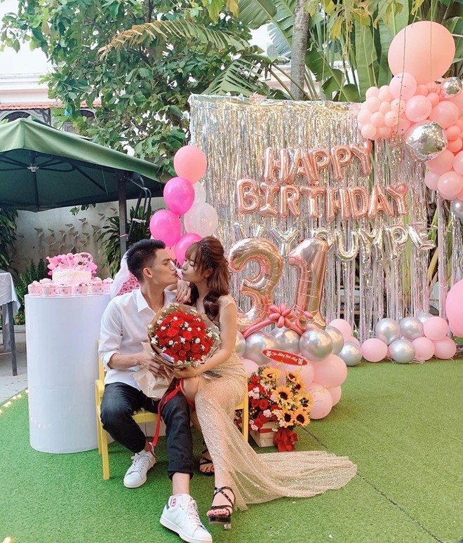 Ngày hết Cô vy, 5 couple Vbiz rộn ràng tổ chức tiệc cưới: Dàn khách mời của Phan Mạnh Quỳnh gây choáng, 1 đôi có luôn con đầu lòng! - Ảnh 22.