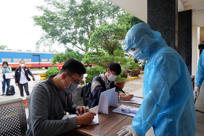 Quảng Nam đ&oacute;n người d&acirc;n trở về từ TP.HCM thế n&agrave;o? - Ảnh 1.