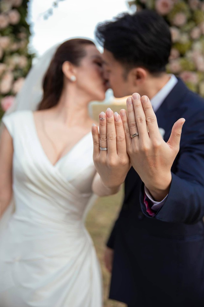 Ngày hết Cô vy, 5 couple Vbiz rộn ràng tổ chức tiệc cưới: Dàn khách mời của Phan Mạnh Quỳnh gây choáng, 1 đôi có luôn con đầu lòng! - Ảnh 7.