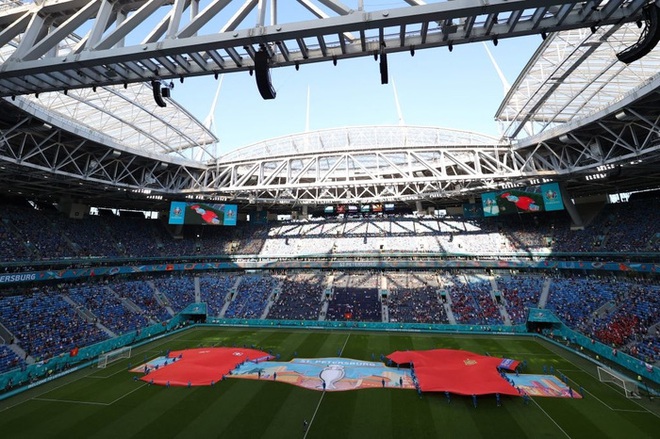 Quốc kỳ Việt Nam sẵn sàng hướng về Euro 2024, một mùa giải đầy thử thách và hứa hẹn. Chúng tôi được tự hào khi mang biểu tượng của đất nước đến với sân chơi quốc tế lớn nhất này. Đừng bỏ qua cơ hội được chứng kiến đội tuyển Việt Nam chiến thắng và cùng chúng tôi lay động bầu không khí trên sân bóng!