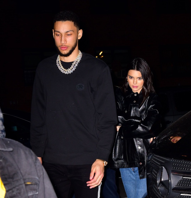 Kendall Jenner bất ngờ đón hàng xóm mới là siêu sao bóng rổ, người vốn là... bạn trai cũ - Ảnh 2. Kendall Jenner bất ngờ đón hàng xóm mới là siêu sao bóng rổ, người vốn là... bạn trai cũ - Ảnh 2.
