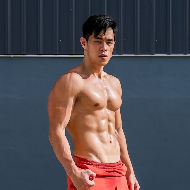 Từng nổi toàn mạng châu Á vì bức ảnh chụp trộm vu vơ ngoài chợ, “hot boy bán sầu riêng” 6 múi năm nào giờ có cuộc sống đổi đời ra sao? - Ảnh 8. Từng nổi toàn mạng châu Á vì bức ảnh chụp trộm vu vơ ngoài chợ, “hot boy bán sầu riêng” 6 múi năm nào giờ có cuộc sống đổi đời ra sao? - Ảnh 8.