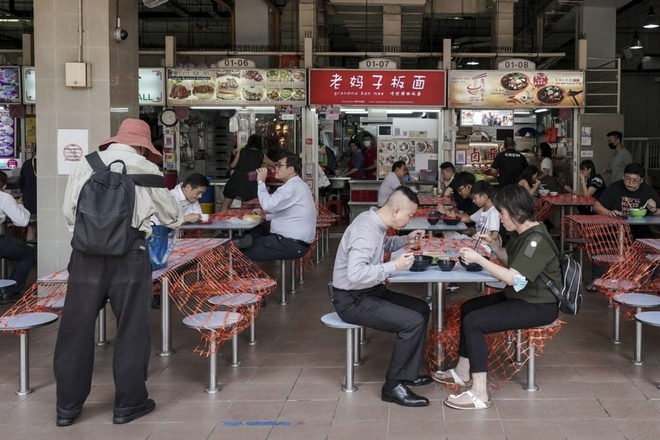 Singapore tái áp đặt lệnh hạn chế Covid-19: “Giờ không phải lúc để mạo hiểm” - Ảnh 1.