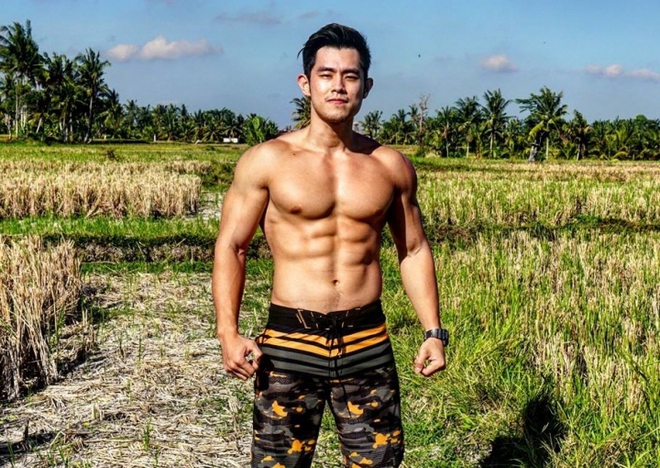 Từng nổi toàn mạng châu Á vì bức ảnh chụp trộm vu vơ ngoài chợ, “hot boy bán sầu riêng” 6 múi năm nào giờ có cuộc sống đổi đời ra sao? - Ảnh 7. Từng nổi toàn mạng châu Á vì bức ảnh chụp trộm vu vơ ngoài chợ, “hot boy bán sầu riêng” 6 múi năm nào giờ có cuộc sống đổi đời ra sao? - Ảnh 7.