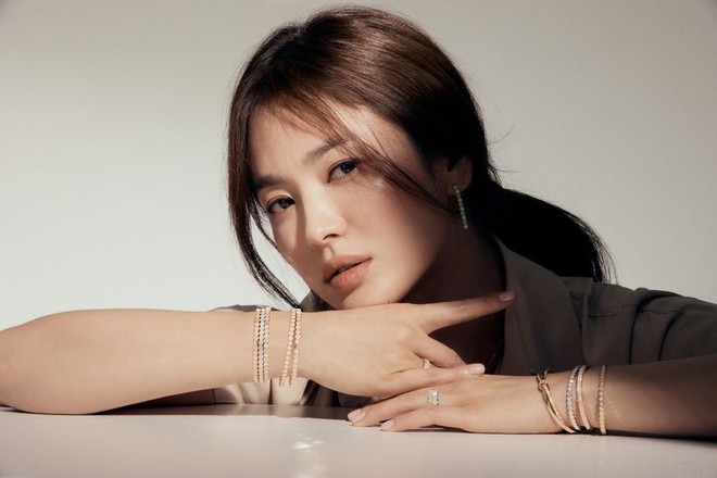 Song Hye Kyo tái hợp đạo diễn Hậu Duệ Mặt Trời, liên tục nhận 3 phim, comeback cực mạnh luôn? - Ảnh 1.