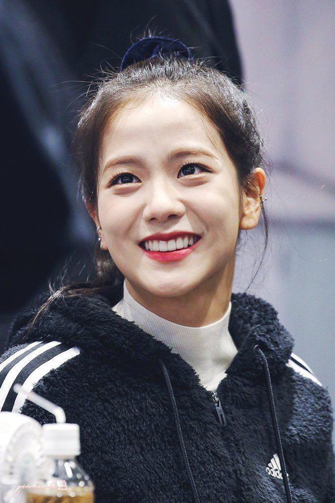 Jisoo (BLACKPINK) đã làm một fan nhí bật khóc, sự thật đằng sau hé lộ tính cách đời thường đáng yêu - Ảnh 4.