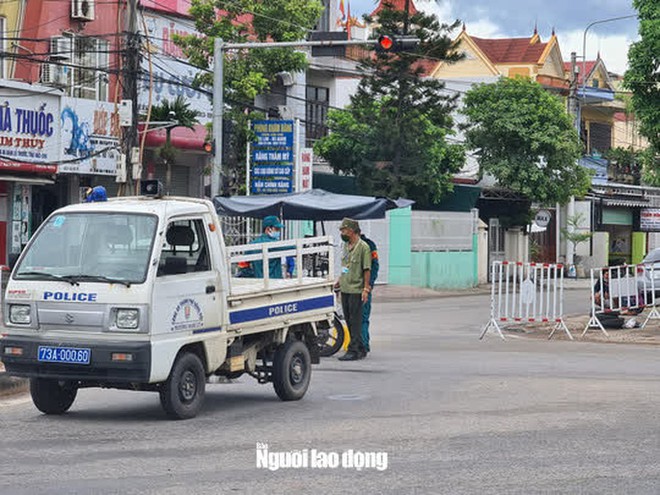 Quảng B&igrave;nh gi&atilde;n c&aacute;ch x&atilde; hội to&agrave;n TP. Đồng Hới sau khi xuất hiện 5 ca Covid-19 - Ảnh 2.