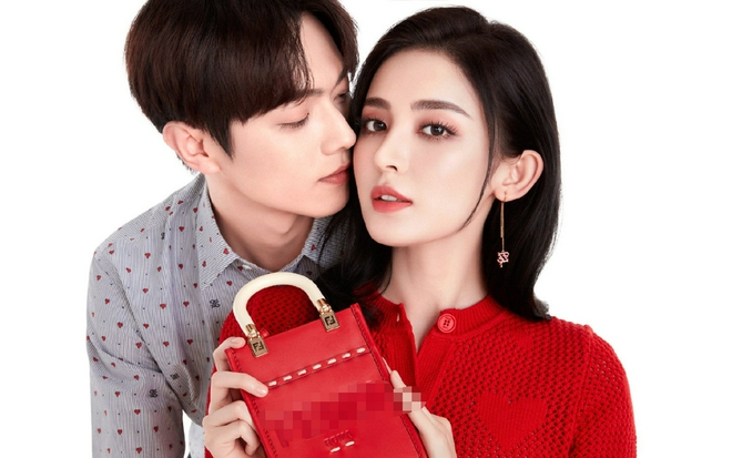 Bộ ảnh Hứa Khải chụp cùng nữ thần Tân Cương bất ngờ hot rần rần: Chụp quảng cáo thôi mà như ảnh cưới vậy trời! - Ảnh 2.