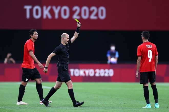 Rùng rợn: Cầu thủ Olympic Tây Ban Nha bẻ gập cổ chân sau tình huống vào bóng tai nạn - Ảnh 8.