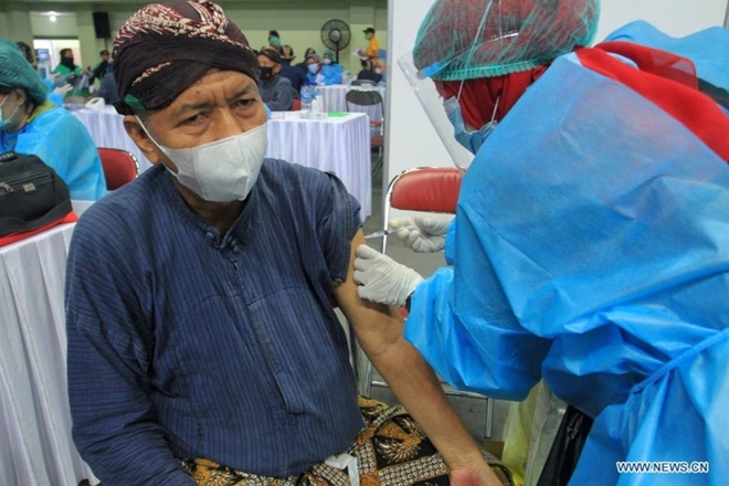 Giảm liều lượng có là giải pháp cho Đông Nam Á đang “khát” vaccine giữa bão Covid-19? - Ảnh 1.