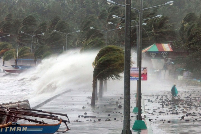 Gió mùa, bão nhiệt đới nhấn chìm thủ đô của Philippines - Ảnh 4.