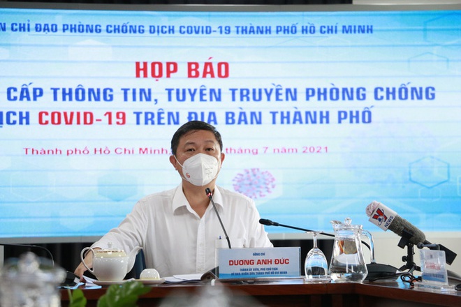  Phó Chủ tịch UBND TP.HCM Dương Anh Đức thông tin về việc tuyển sinh lớp 10  - Ảnh 1.