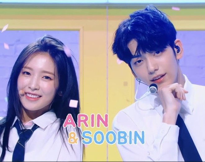 Phát cuồng vì cặp cây sào và nấm lùn ở Music Bank: Em trai BTS Soobin ga lăng đưa đôi chân lịch thiệp giúp Arin đỡ bị dìm - Ảnh 4.