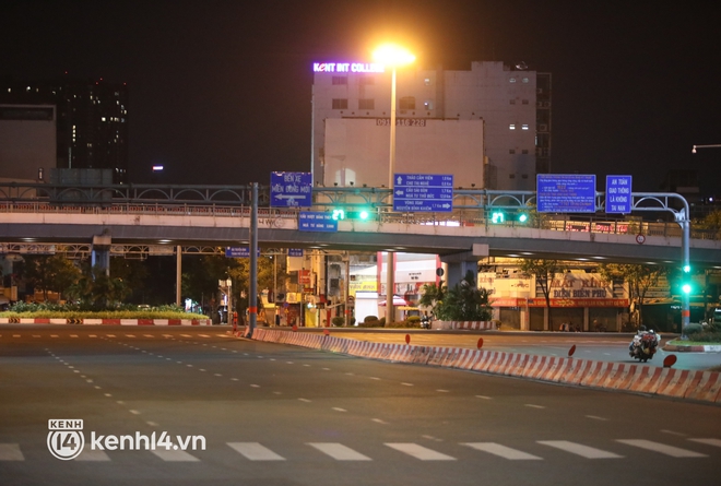 Trực tiếp: Toàn cảnh đường phố Sài Gòn sau 18h tối nay (26/7) - Ảnh 1.