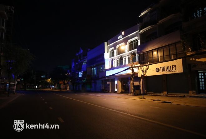 Trực tiếp: Toàn cảnh đường phố Sài Gòn sau 18h tối nay (26/7) - Ảnh 2.