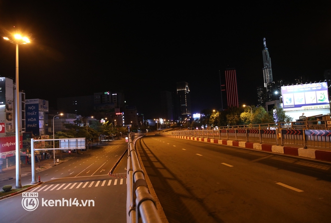 Trực tiếp: Toàn cảnh đường phố Sài Gòn sau 18h tối nay (26/7) - Ảnh 1.