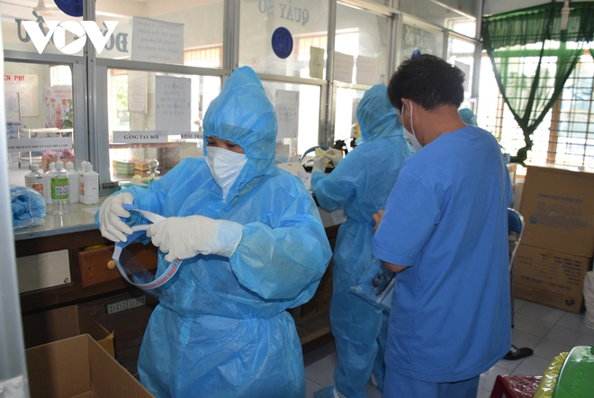 20 nhân viên y tế ở Phú Yên mắc Covid-19 trong quá trình tham gia chống dịch - Ảnh 1.