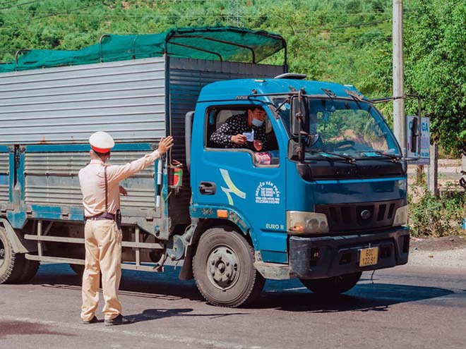 Tài xế xe tải lây bệnh Covid-19 cho hàng loạt người thân vì không khai báo y tế - Ảnh 1.