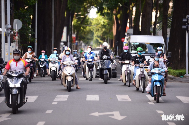 Trực tiếp: Toàn cảnh đường phố Sài Gòn sau 18h tối nay (26/7) - Ảnh 2.