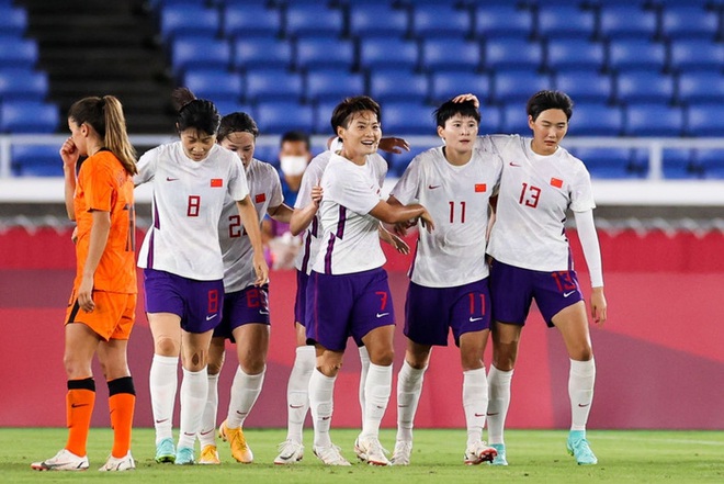 Bóng đá nữ Trung Quốc về nước từ vòng bảng sau thảm bại ê chề 8 bàn tại Olympic Tokyo 2020 - Ảnh 2.