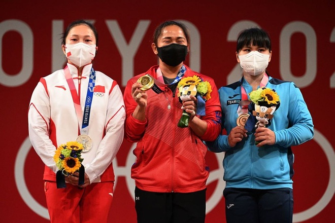 Xót xa hình ảnh đôi bàn tay của VĐV Philippines sau khi giành HCV Olympic, xứng đáng với khoản thưởng rất nhiều số 0 cô nhận được  - Ảnh 4.