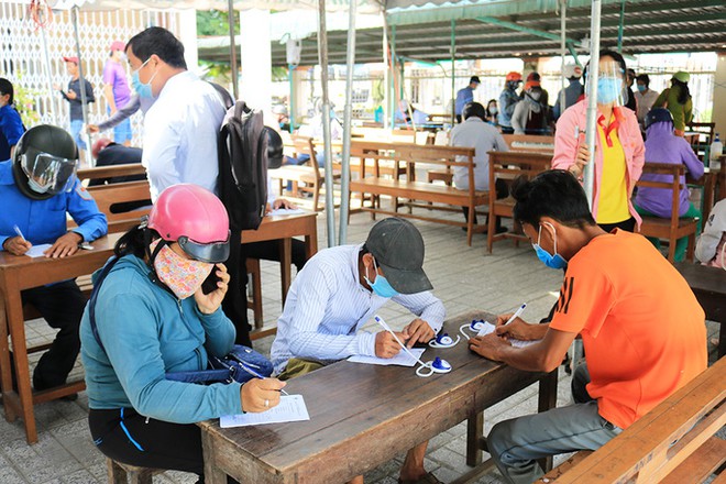 4 tỉnh cần tranh thủ thời gian v&agrave;ng gi&atilde;n c&aacute;ch để dập dịch Covid-19 - Ảnh 2.