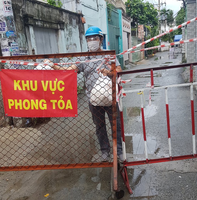 TP.HCM: Thêm phương thức mua hàng mới cho người dân khu phong tỏa - Ảnh 1.