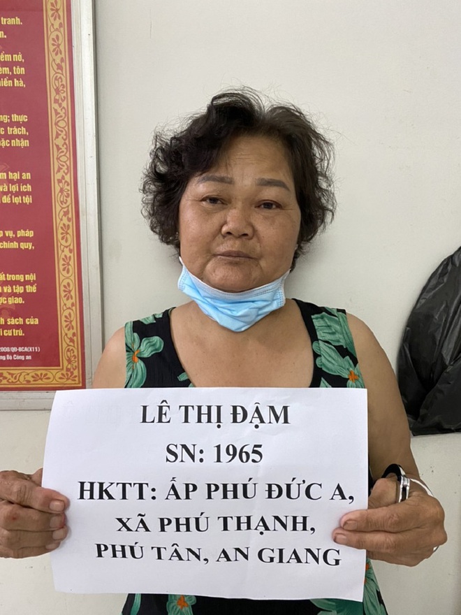 Ch&acirc;n dung đ&ocirc;i vợ chồng c&ugrave;ng 3 người con lao v&agrave;o ma t&uacute;y  - Ảnh 2.