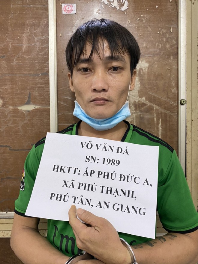 Ch&acirc;n dung đ&ocirc;i vợ chồng c&ugrave;ng 3 người con lao v&agrave;o ma t&uacute;y  - Ảnh 3.