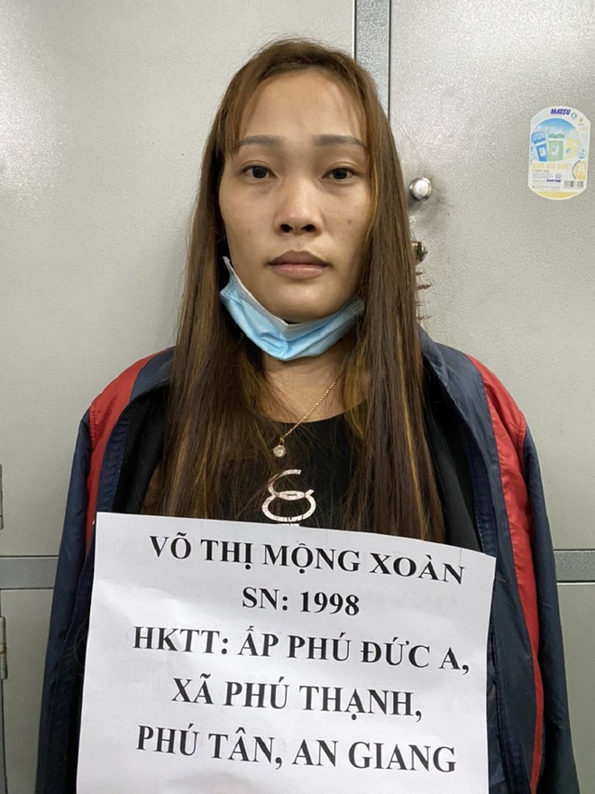 Ch&acirc;n dung đ&ocirc;i vợ chồng c&ugrave;ng 3 người con lao v&agrave;o ma t&uacute;y  - Ảnh 4.