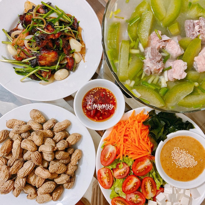 Cô nàng 26 tuổi tiết lộ loạt mâm cơm theo chủ nghĩa toàn thịt, giá chỉ 100k quay đầu nhưng ngon phết - Ảnh 4. Cô nàng 26 tuổi tiết lộ loạt mâm cơm theo chủ nghĩa toàn thịt, giá chỉ 100k quay đầu nhưng ngon phết - Ảnh 4.