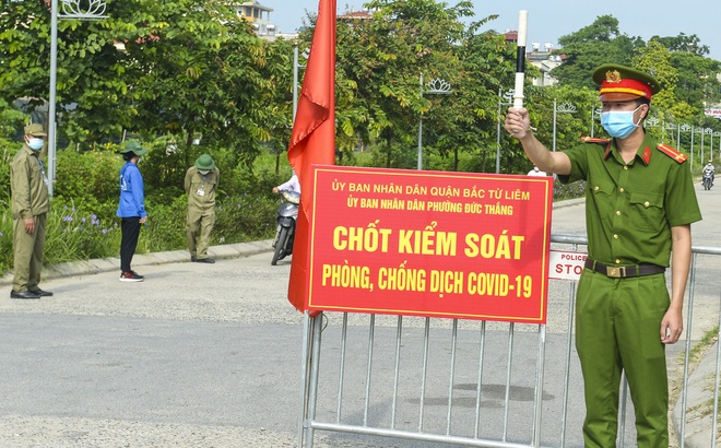 CA H&agrave; Nội: Th&aacute;o chốt chắn tại nhiều tuyến đường, phố ch&iacute;nh, chỉ chốt ở khu c&oacute; F0 - Ảnh 1.