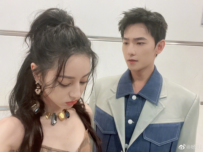 Dương Dương đăng ảnh Nhiệt Ba dỗi ra mặt k&egrave;m c&acirc;u &ldquo;thả th&iacute;nh&rdquo;, Cnet chỉ ch&uacute; &yacute; tới visual xuất sắc của cặp đ&ocirc;i - Ảnh 2.