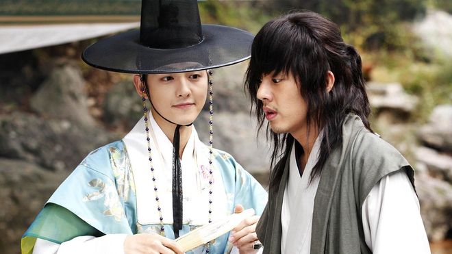Cặp Best couple nam đầu tiên của lịch sử Hàn sau 11 năm: Song Joong Ki có vụ ly hôn thế kỷ, Yoo Ah In lên tầm ảnh đế - Ảnh 1.