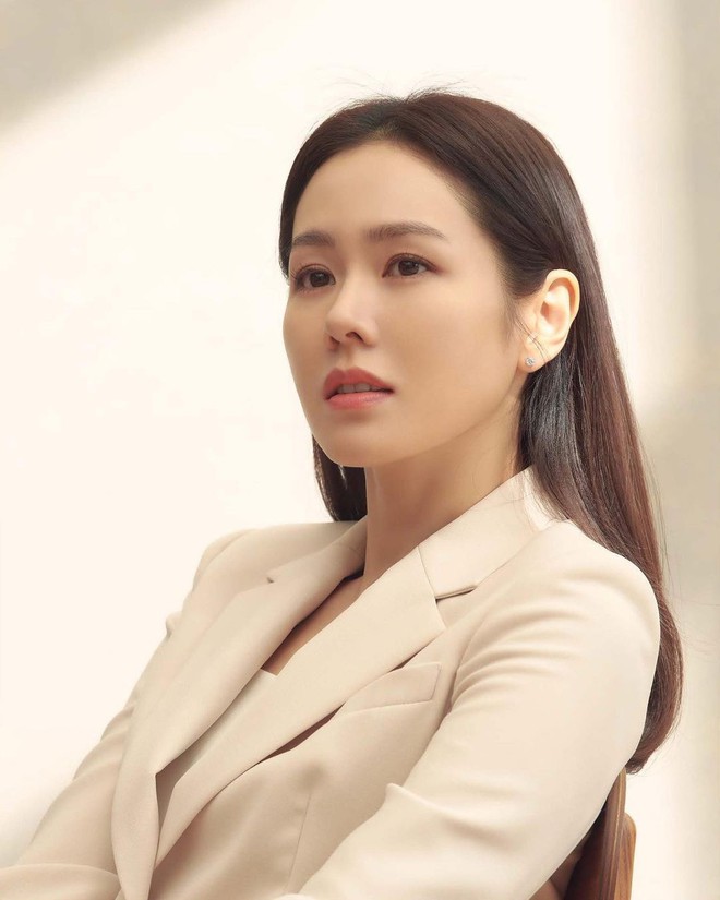 Vừa lộ ảnh hẹn hò, Hyun Bin - Son Ye Jin lại tung hình cùng ngày: Cực phẩm thế này bao giờ mới cưới để có bé con đẹp như mơ? - Ảnh 3.