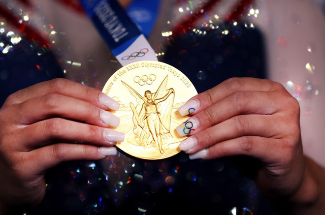 Nữ VĐV dân tộc HMông xuất sắc giành HCV Olympic Tokyo, nhìn móng tay của cô nàng thì càng khâm phục hơn - Ảnh 3.