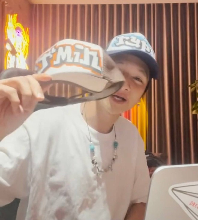 16 Typh rap chơi chơi thế nhưng sự chú ý của netizen tập trung vào chiếc nón đôi có tên của Min, lại tung hint hẹn hò nữa rồi! - Ảnh 4.