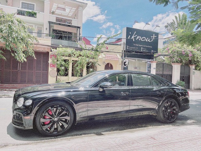 Rich kid Việt và những món quà khủng: Bộ đôi siêu xe ngót nghét 70 tỷ, đồng hồ sang với hàng hiệu nhiều không đếm nổi - Ảnh 3. Rich kid Việt và những món quà khủng: Bộ đôi siêu xe ngót nghét 70 tỷ, đồng hồ sang với hàng hiệu nhiều không đếm nổi - Ảnh 3.
