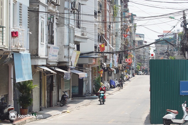 NÓNG: Hà Nội phong tỏa toàn bộ 1 phường của quận Hoàn Kiếm do có dân quân tự vệ dương tính SARS-CoV-2 - Ảnh 3.