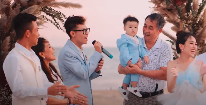 Rich kid Việt và những món quà khủng: Bộ đôi siêu xe ngót nghét 70 tỷ, đồng hồ sang với hàng hiệu nhiều không đếm nổi - Ảnh 15. Rich kid Việt và những món quà khủng: Bộ đôi siêu xe ngót nghét 70 tỷ, đồng hồ sang với hàng hiệu nhiều không đếm nổi - Ảnh 15.