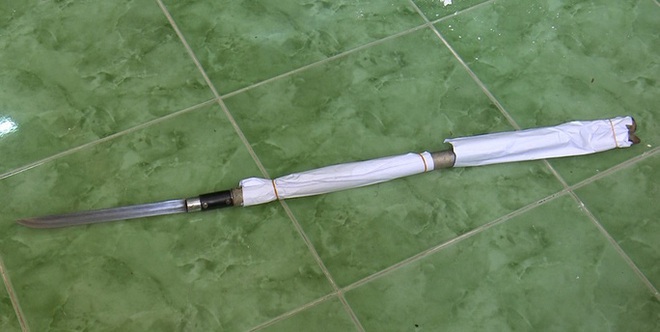 Bị đuổi khỏi nh&agrave;, g&atilde; trai lấy dao đ&acirc;m chết chồng trẻ của mẹ - Ảnh 2.