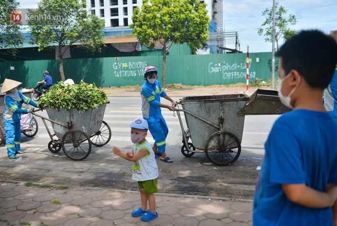 Cuộc sống của nữ cử nhân Triết học làm công nhân dọn rác nuôi con tự kỷ: Lúc mới đi làm, những đứa con hay chê "mẹ hôi lắm" - Ảnh 7.