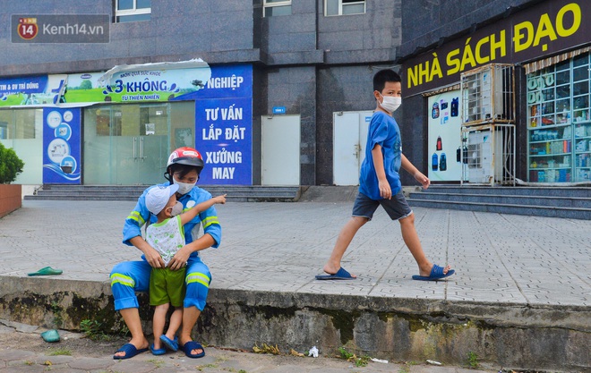 Cuộc sống của nữ cử nhân Triết học làm công nhân dọn rác nuôi con tự kỷ: Lúc mới đi làm, những đứa con hay chê "mẹ hôi lắm" - Ảnh 9. Cuộc sống của nữ cử nhân Triết học làm công nhân dọn rác nuôi con tự kỷ: Lúc mới đi làm, những đứa con hay chê "mẹ hôi lắm" - Ảnh 9.