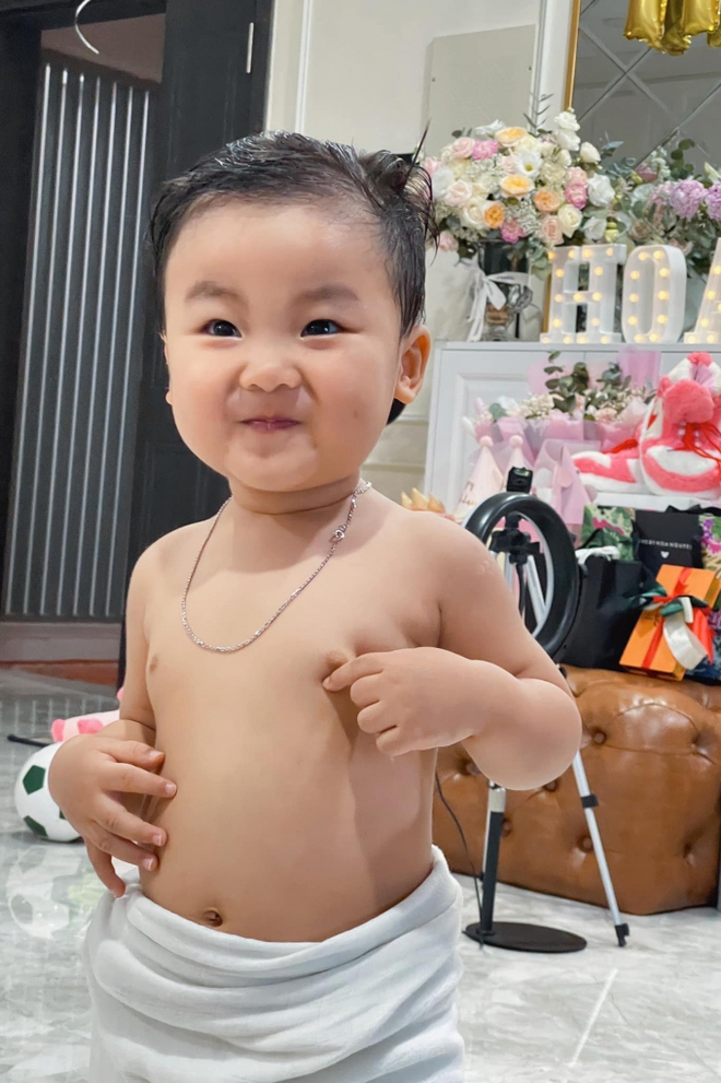 H&ograve;a Minzy cuối c&ugrave;ng cũng c&ocirc;ng khai t&ecirc;n thật của qu&yacute; tử h&agrave;o m&ocirc;n, tiết lộ lu&ocirc;n c&aacute;ch đặt t&ecirc;n v&ocirc; c&ugrave;ng &yacute; nghĩa - Ảnh 6.