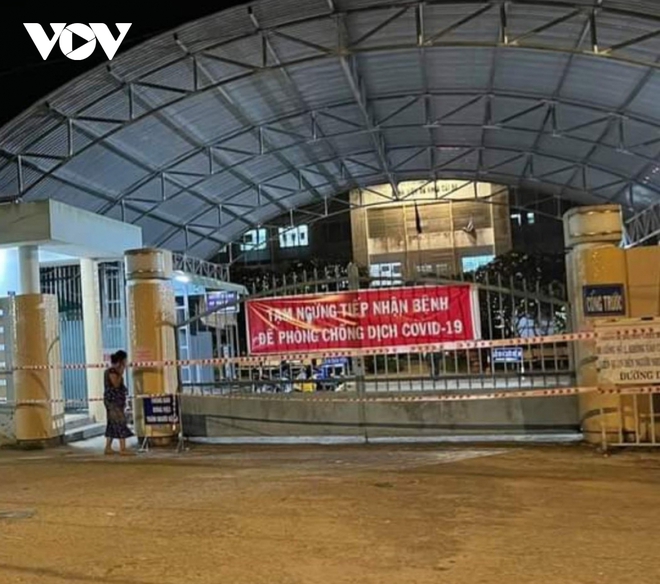 3 b&aacute;c sĩ, điều dưỡng Trung t&acirc;m Y tế huyện C&aacute;i B&egrave; (Tiền Giang) dương t&iacute;nh với SARS-CoV-2 - Ảnh 1.